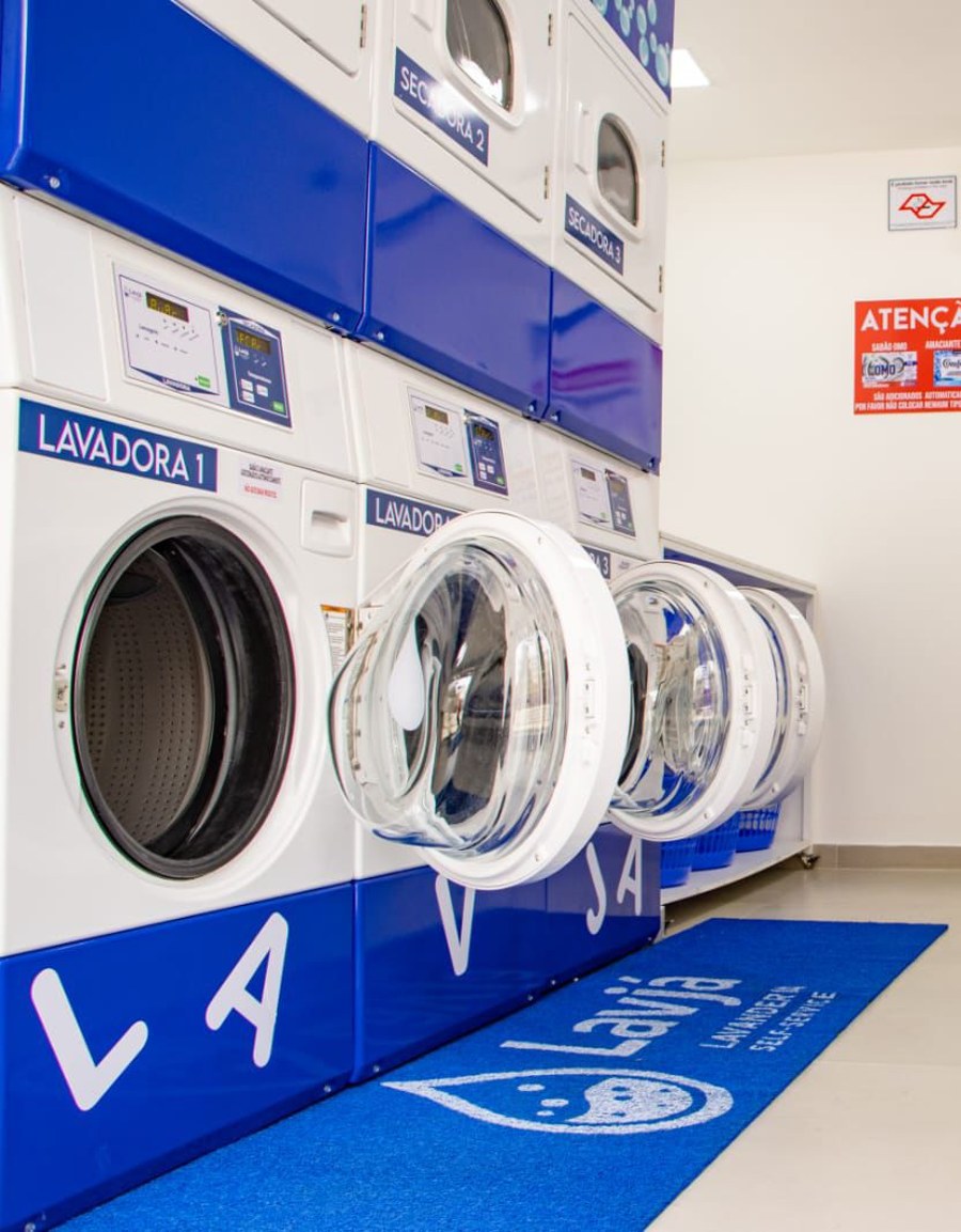 Lavadoras self-service da Lavjá prontas para uso na Liberdade